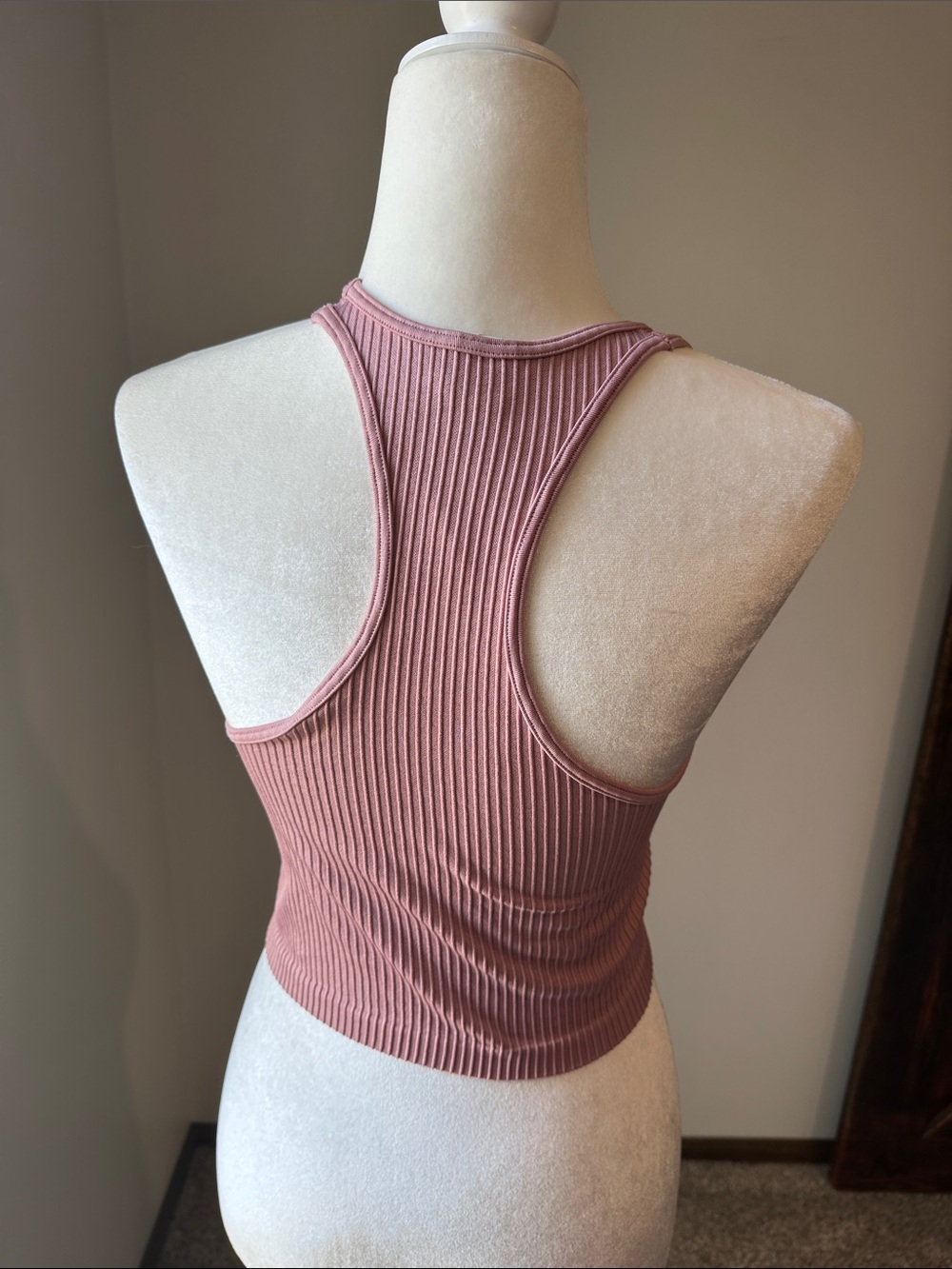 Fabletics Mauve Ribbed Racerback Crop Top - Picture 6 of 8